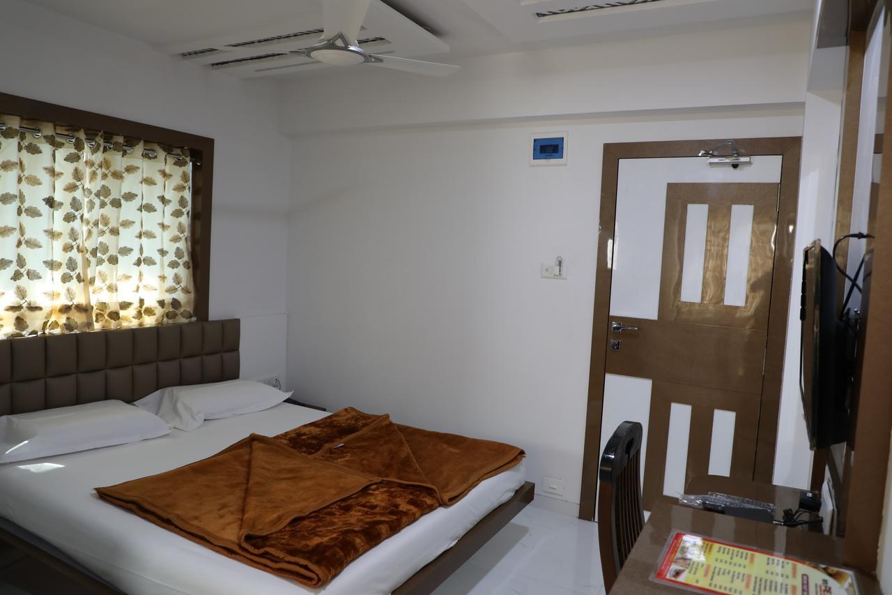 Hotel Pearl Νάβι Μουμπάι Εξωτερικό φωτογραφία